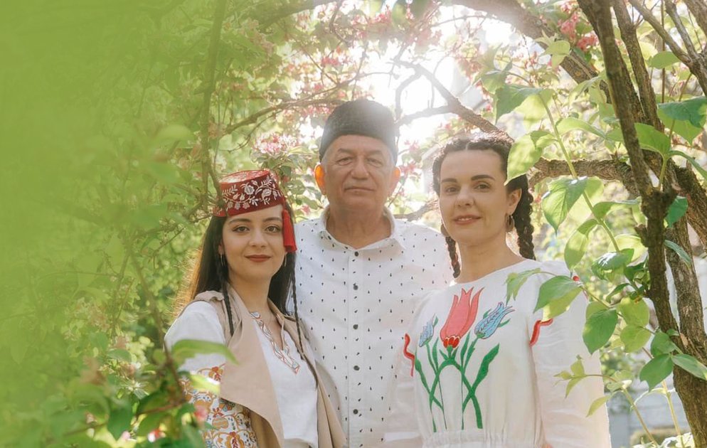 Musiken der Welt, Yusan Zillyah zwischen blühenden Bäumen